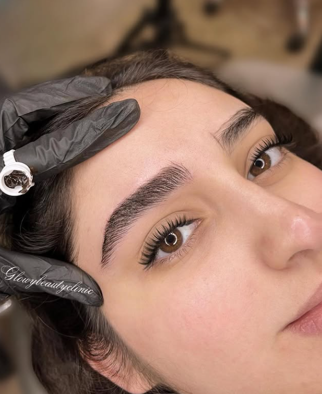 Microblading applicering — Glowy Beauty Clinic