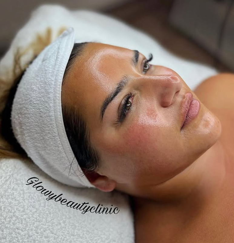 Lyxig ansiktsbehandling — Glowy Beauty Clinic